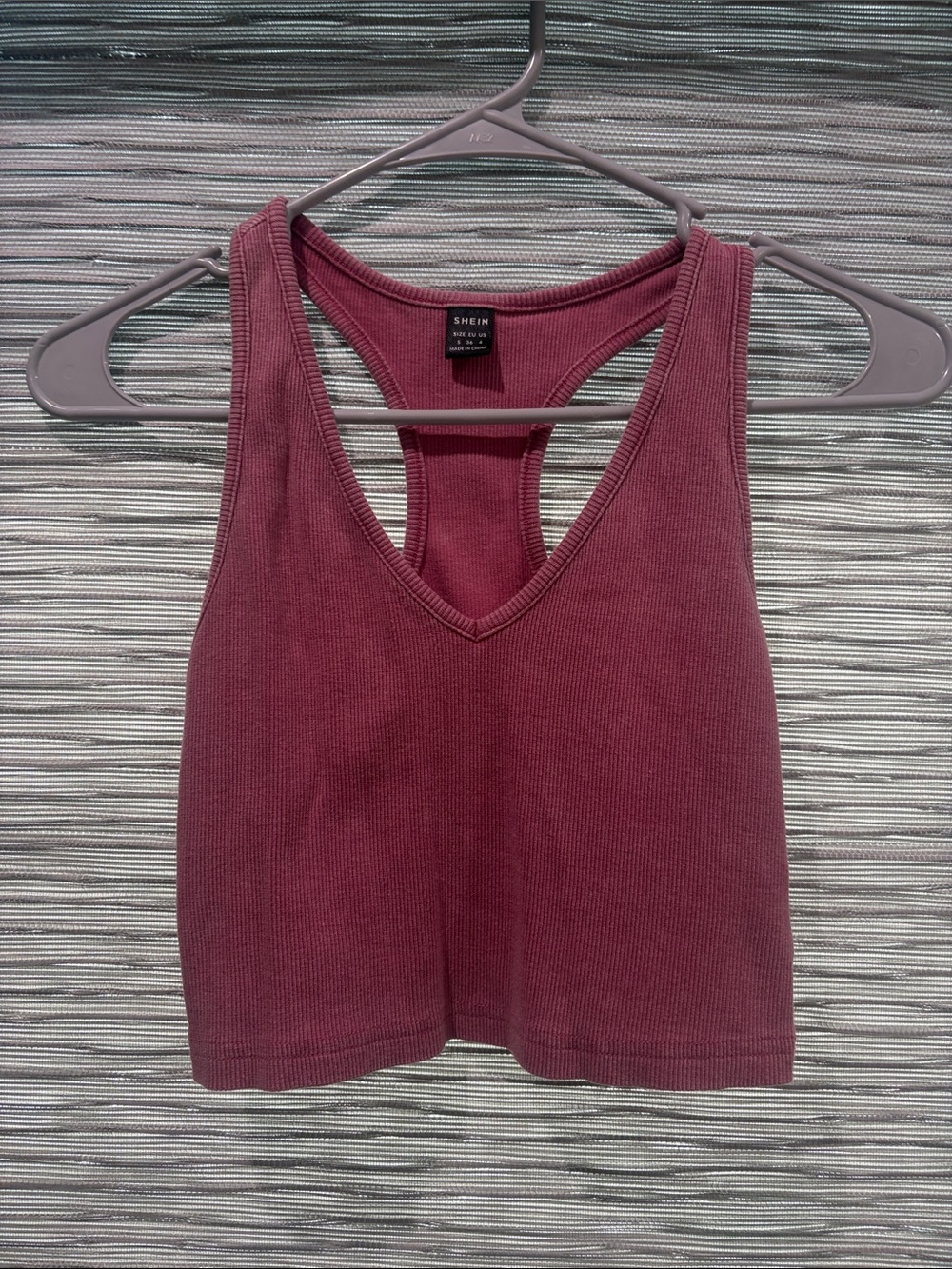 SHEIN Berry Ribbed V-Neck Racerback Crop Tank
